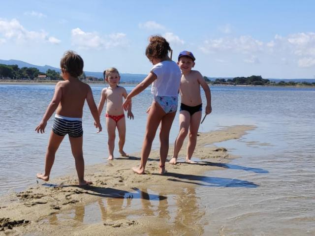 Baignade entre copains - La Franqui