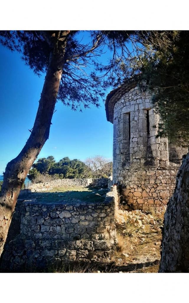 Instagram #leucate Fort de la Haute Franqui