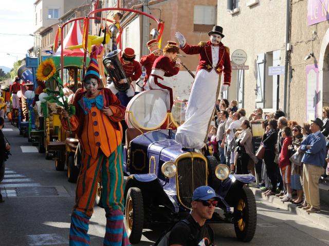 Sol Y Fiesta Parade