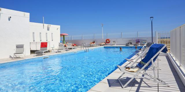 Piscine extérieure de la résidence Nemea Les Carrats de Port Leucate