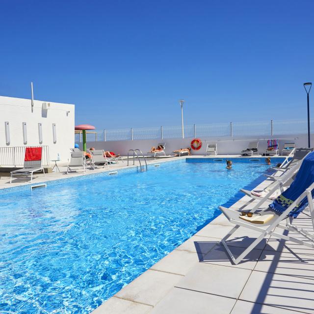 Piscine extérieure de la résidence Nemea Les Carrats de Port Leucate