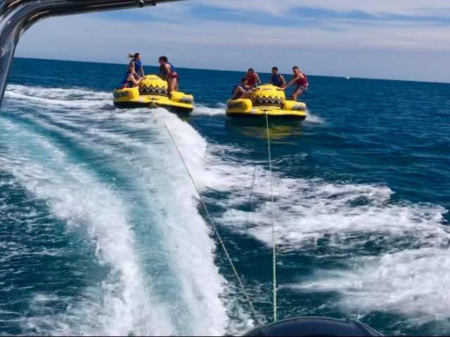 photo de 2 Bouees Tractees sur l'eau à Leucate